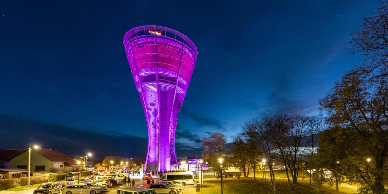 Vukovar: Osvjetljeni vukovarski vodotoranj