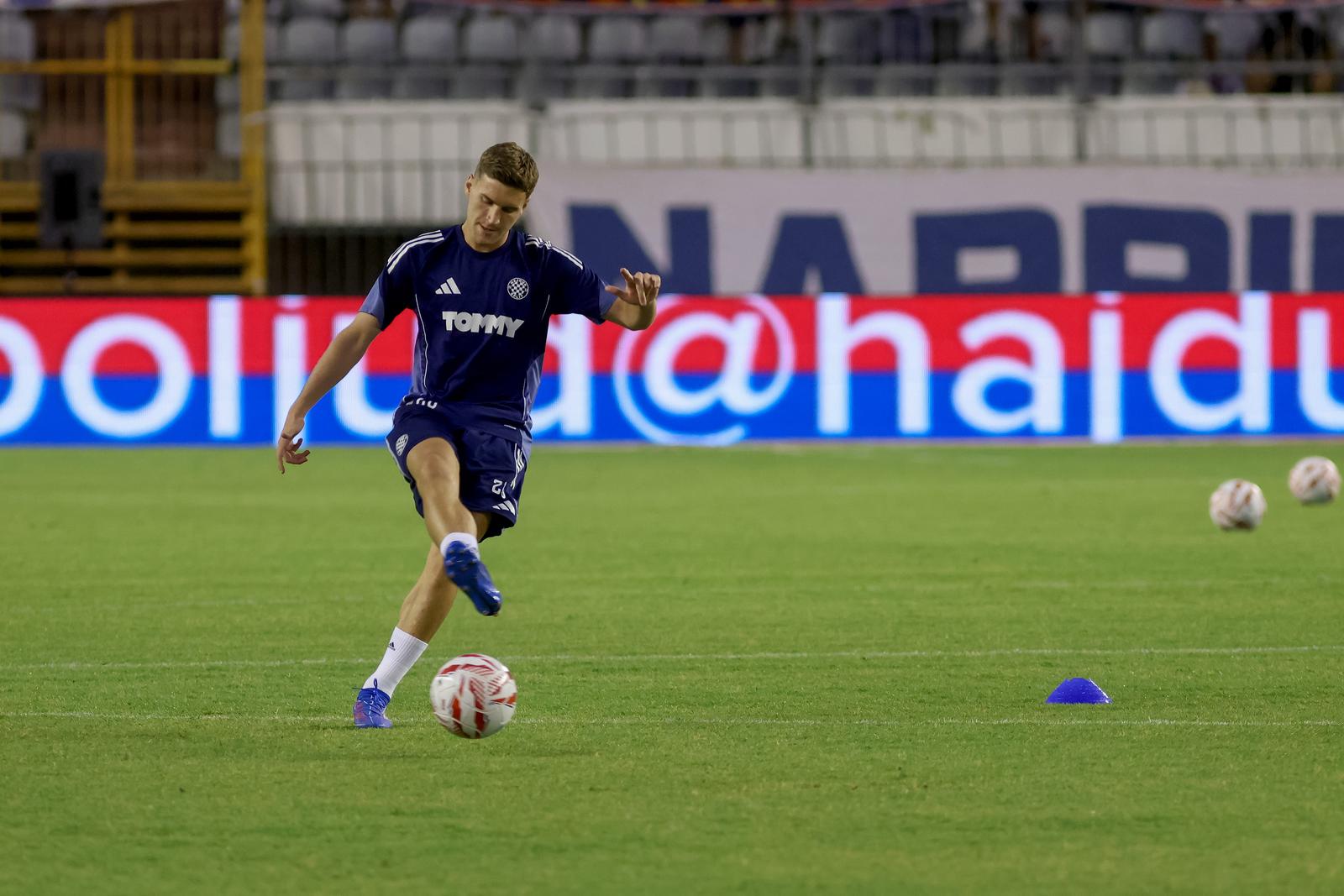 Split: Zagrijavanje igrača uoči susreta Hajduka i Dinamo Cityja u trećem pretkolu za ulazak u Konferencijsku ligu