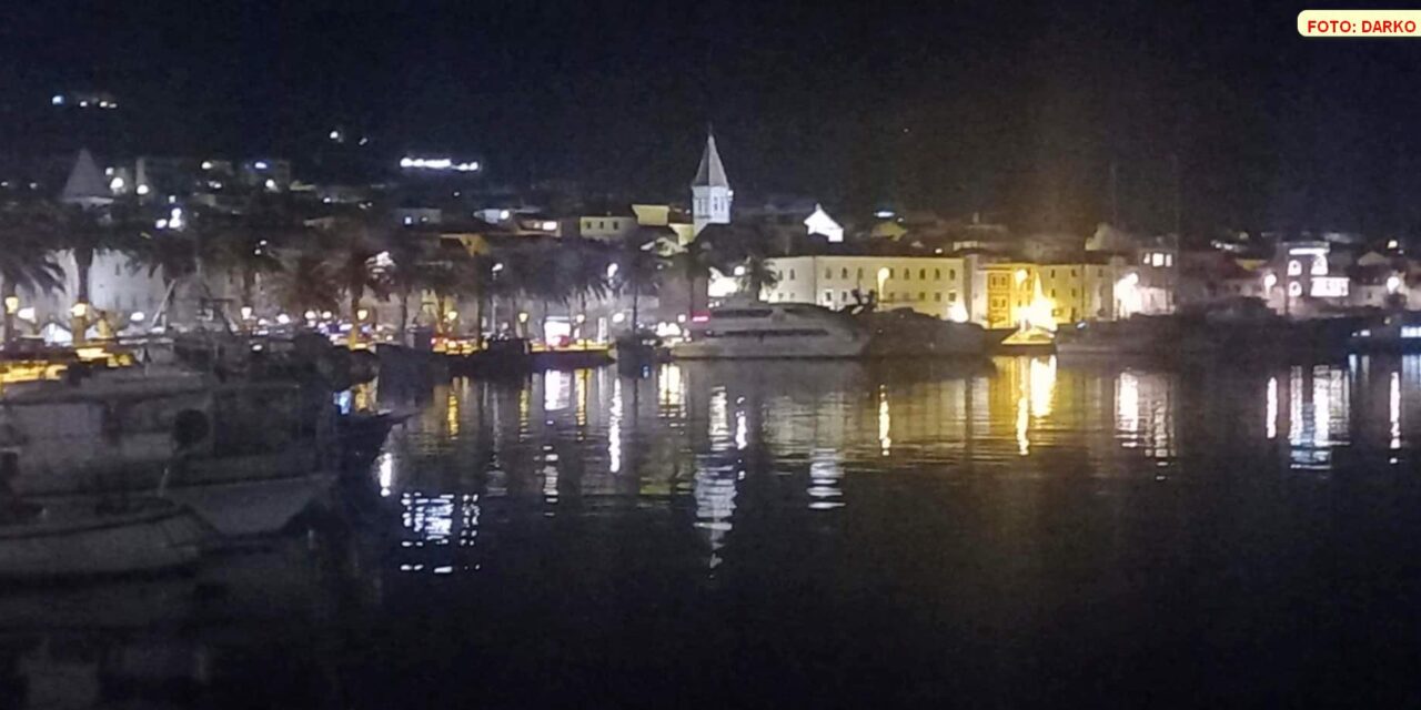Makarska noću2 – najava 021 portal