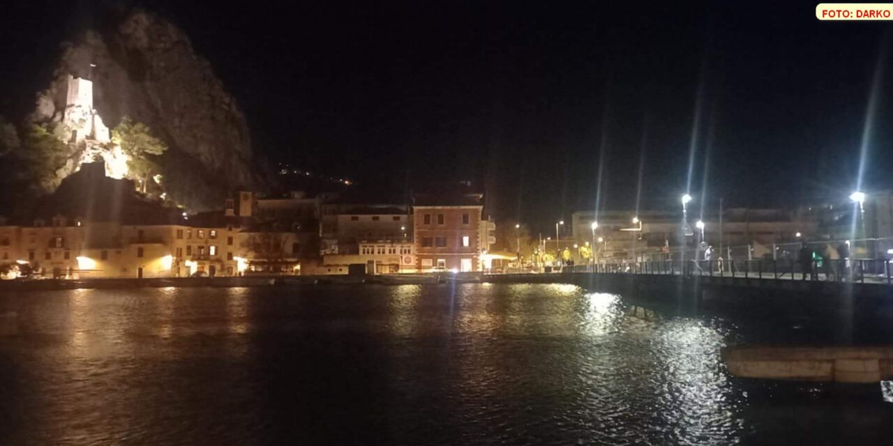 Omiš noćni prizor – najava 021 portal