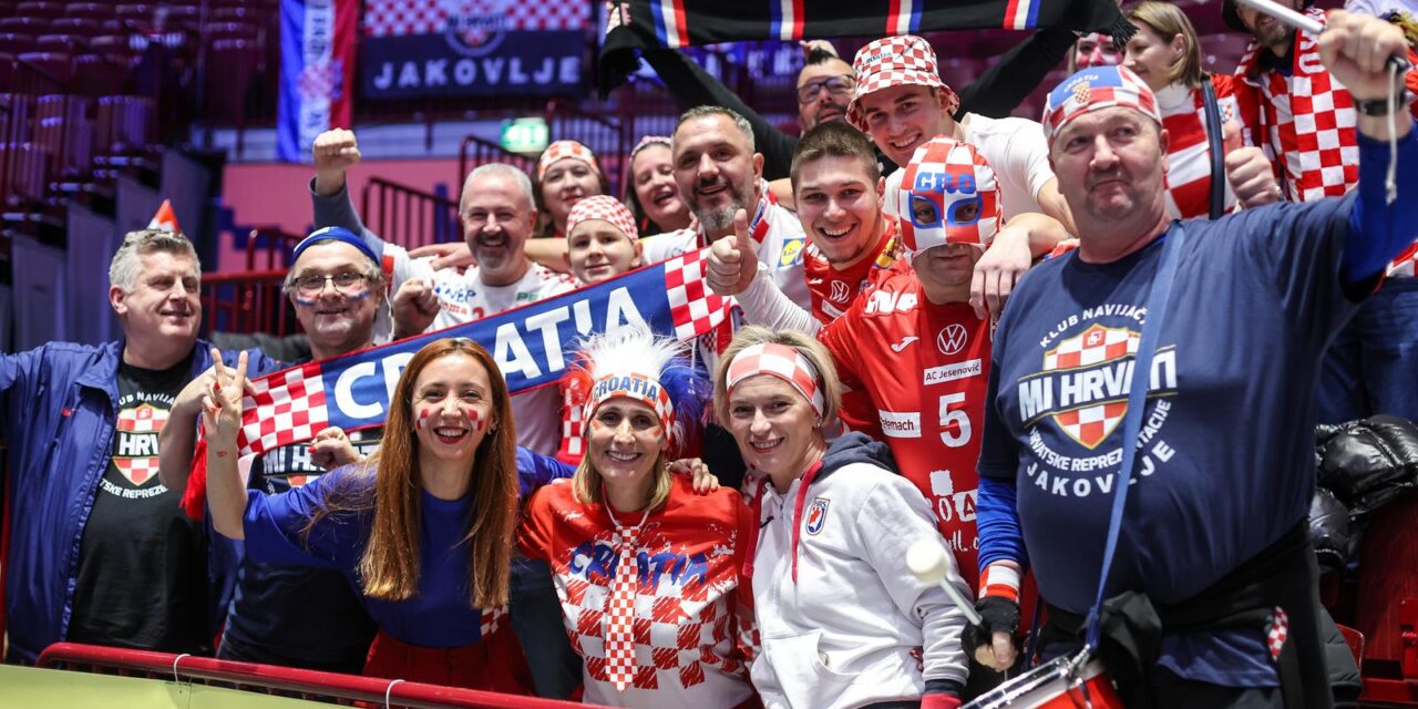 Malmo: Navijači na tribinama prije utakmice Hrvatske protiv Slovenije u drugom krugu EHF Europskog prvenstva