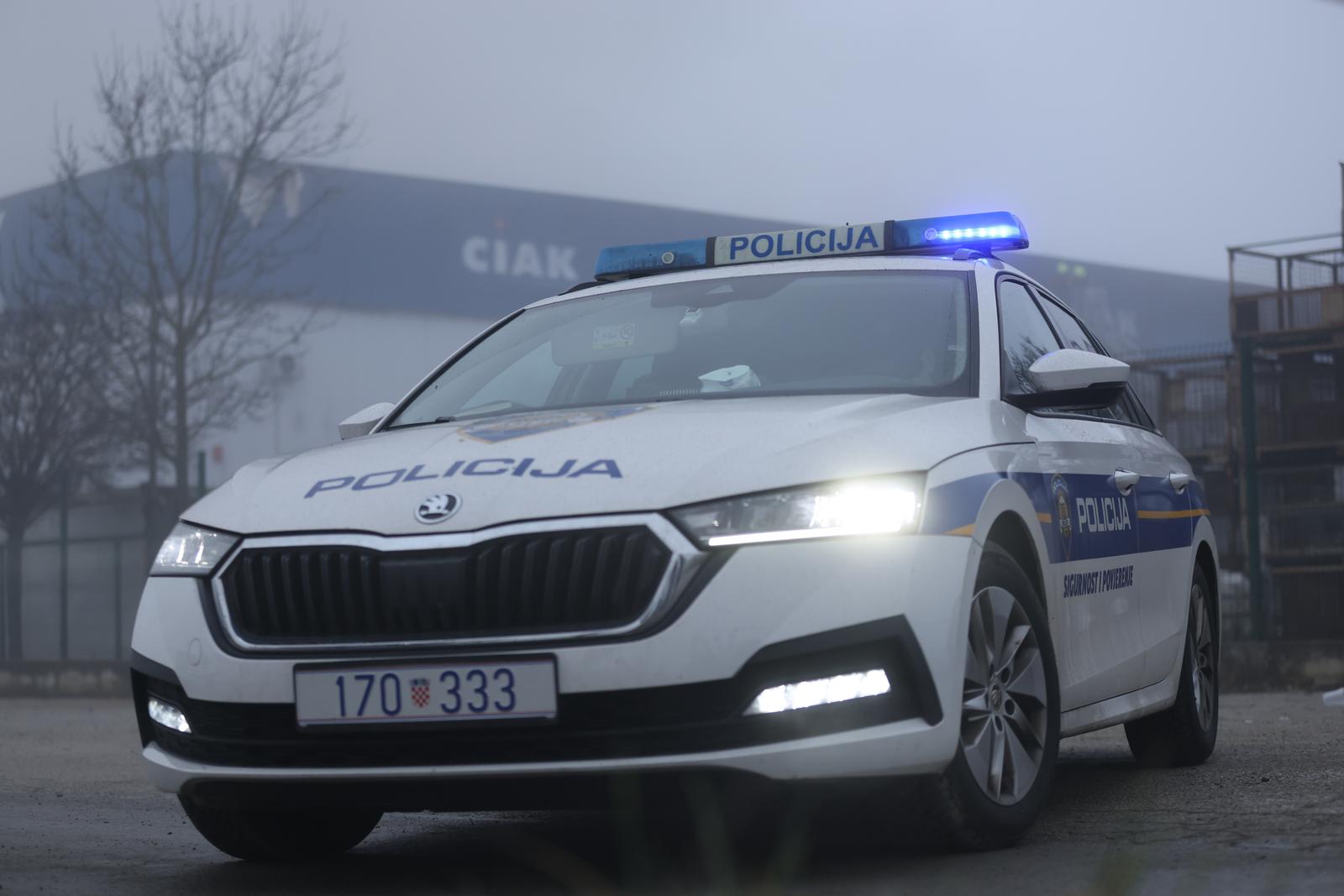 Vatrogasci i policija ispred CIAK-a gdje je tijekom noći izbio požar