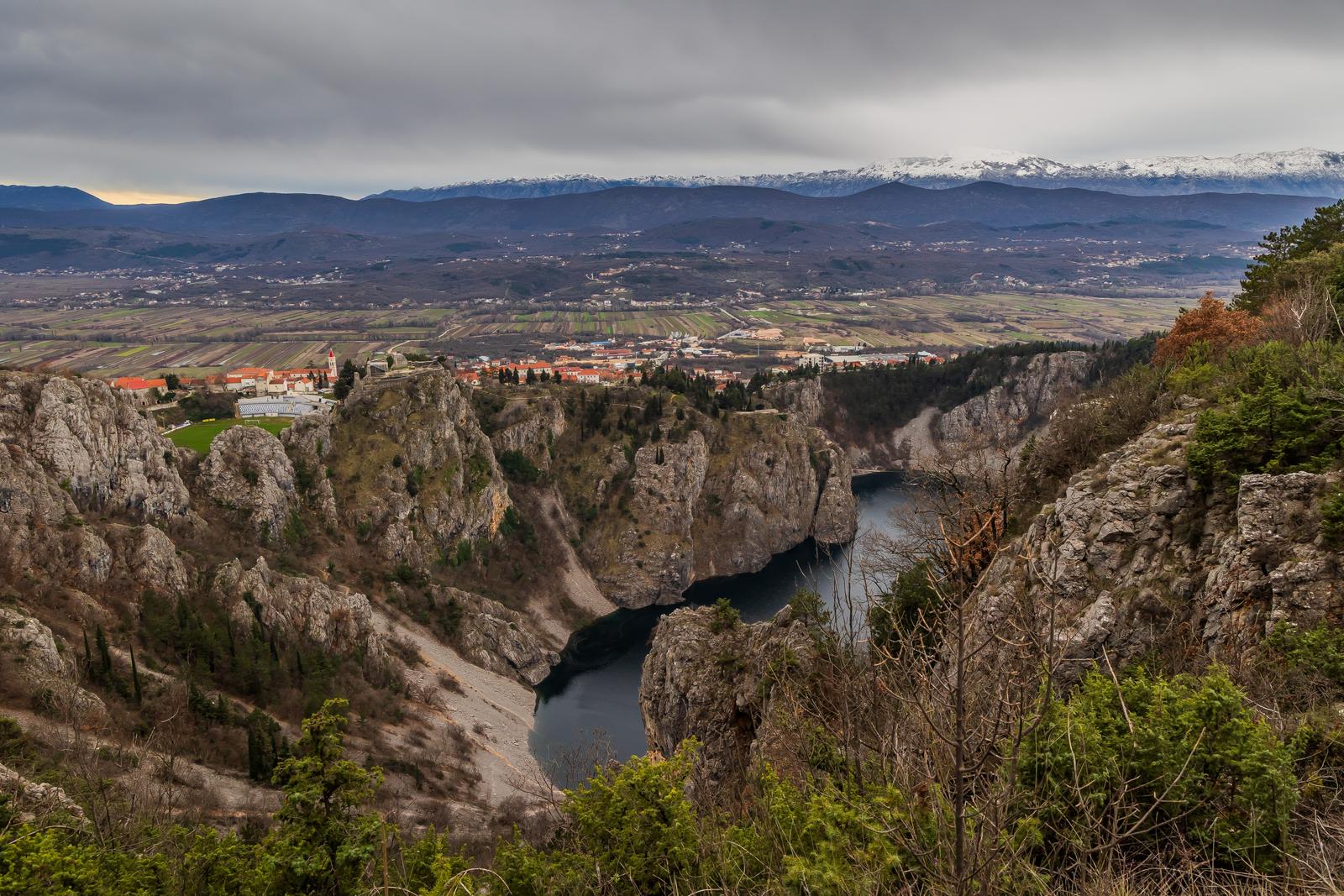 Pogled na Imotski i Modro jezero