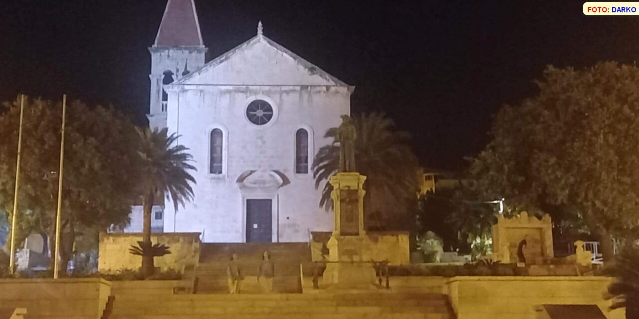 Kačića trg i crkva sv Marka Makarska – 021 portal