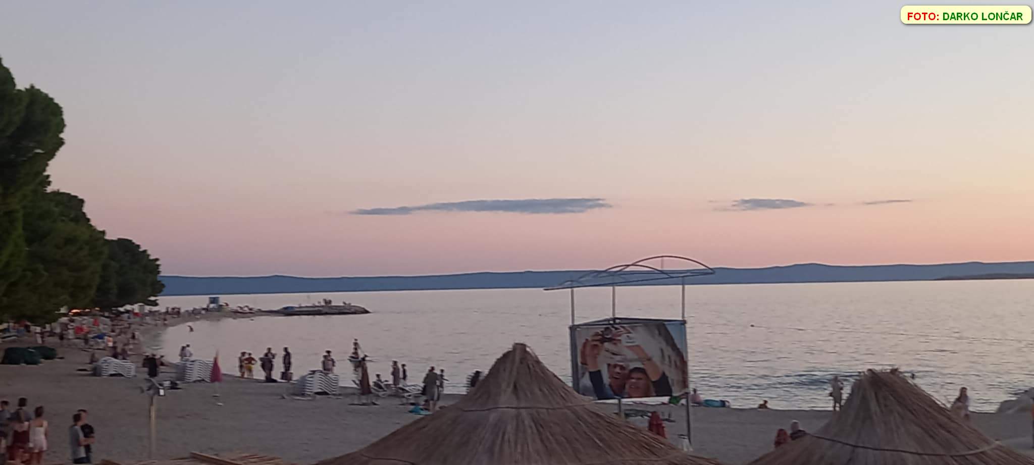 Plaža u Baškoj Vodi u suton – najava 021 portal