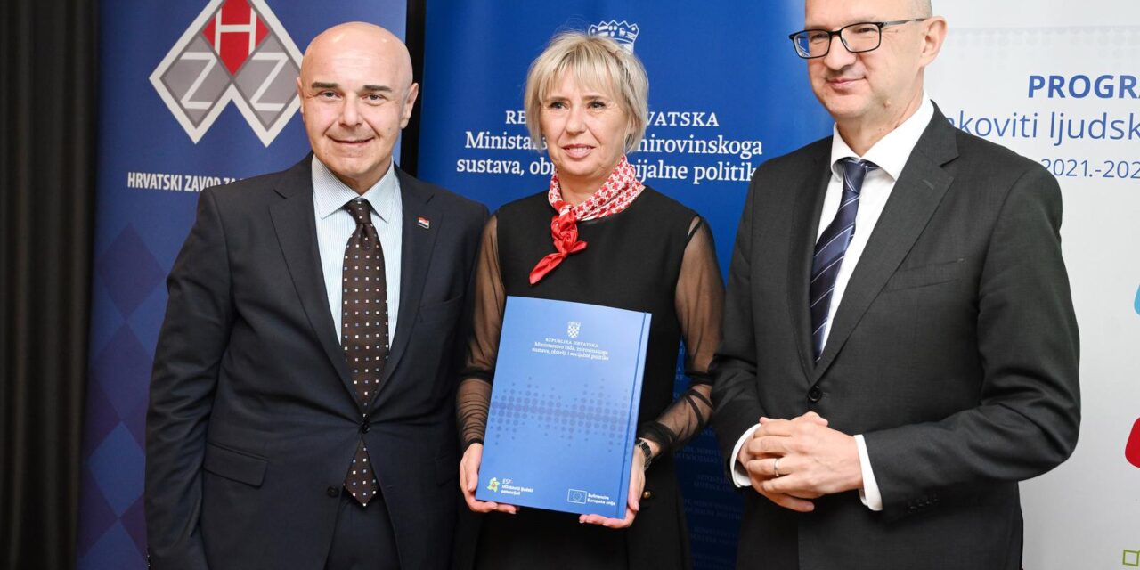 Split: Ministar Ružić uručio ugovore za projekt “Širenje mreže socijalnih usluga u zajednici”