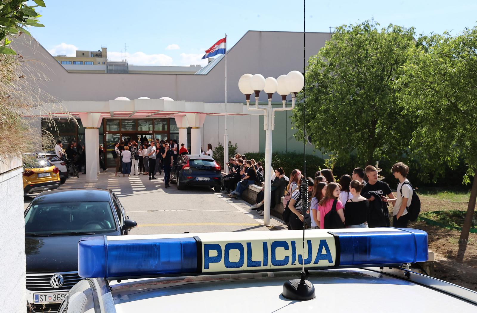 Split: Policija na terenu nakon dojava o bombi u školama