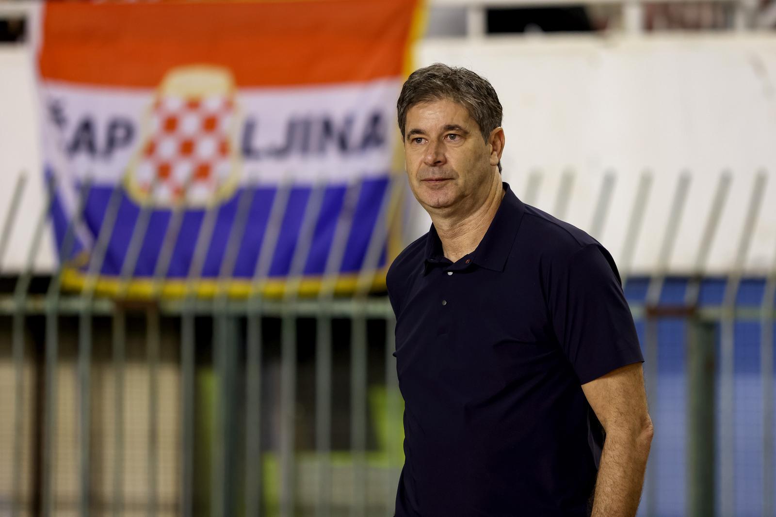 Split: Zagrijavanje igrača uoči početka utakmice Hajduk – Rijeka