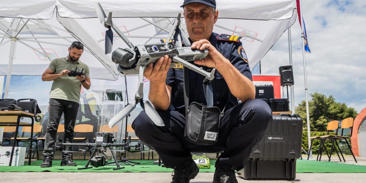 Primopredaja dronova i vatrogasnog vozila u Splitu
