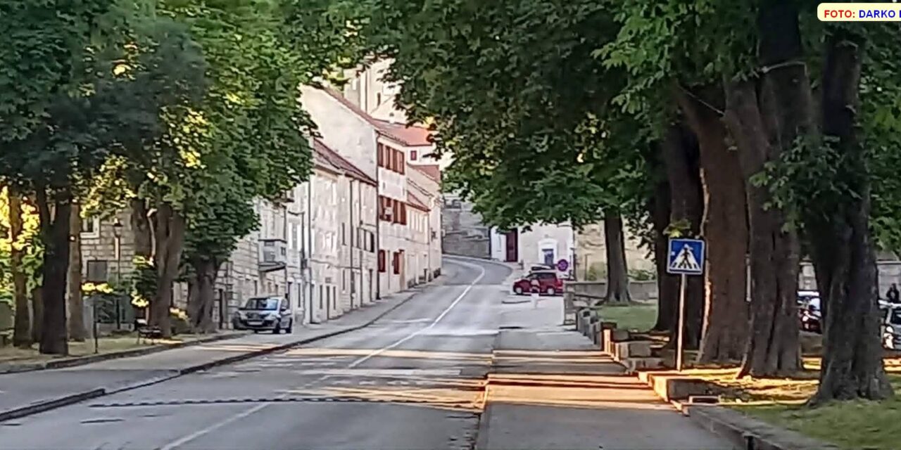 Grad Sinj panorama1 – najava 021 portal