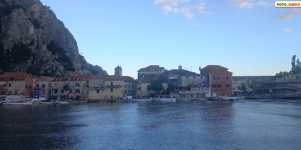 Omiš panorama1 – najava 021 portal