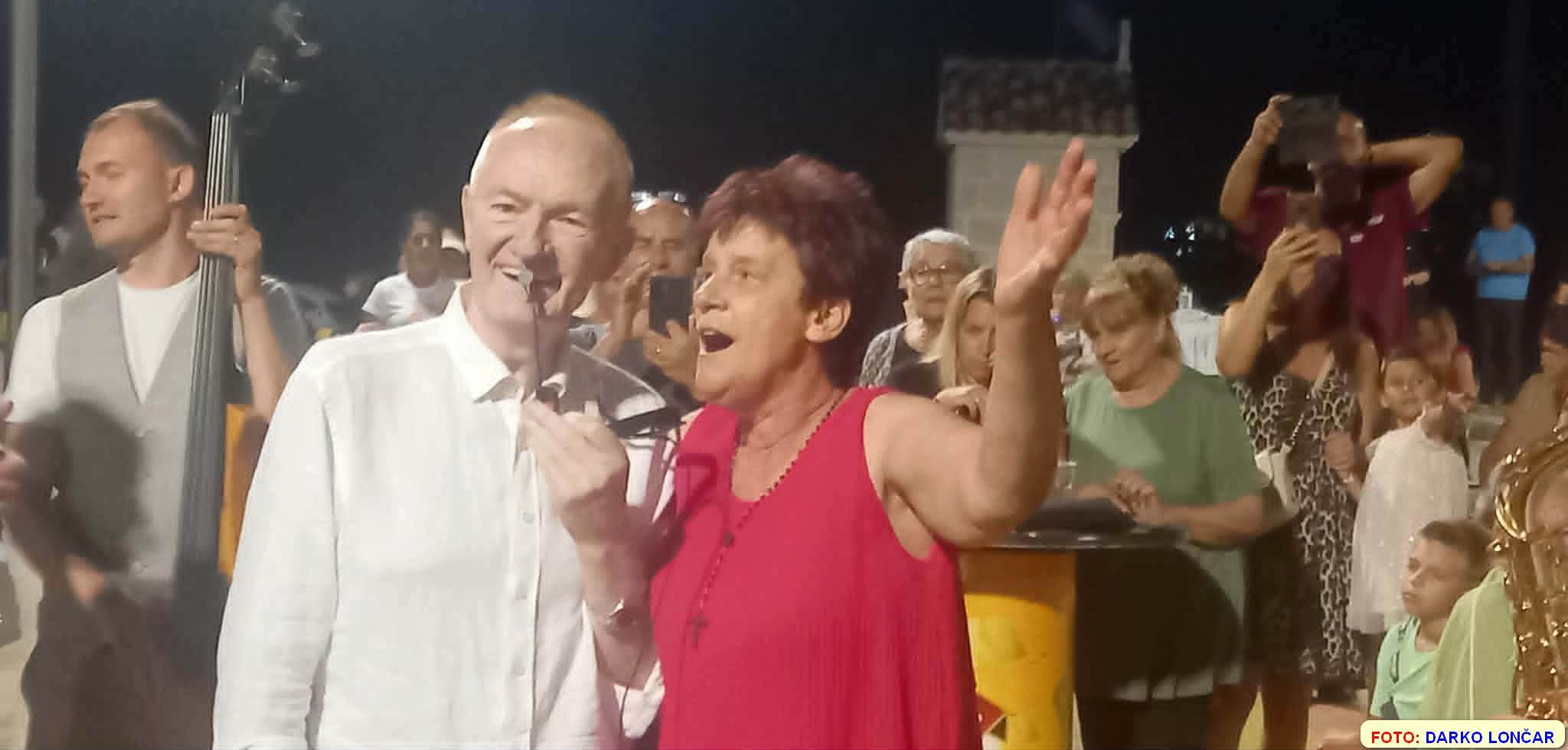 Mate Bulić s mještanima Gornjih Brela – izvještaj 021 portal