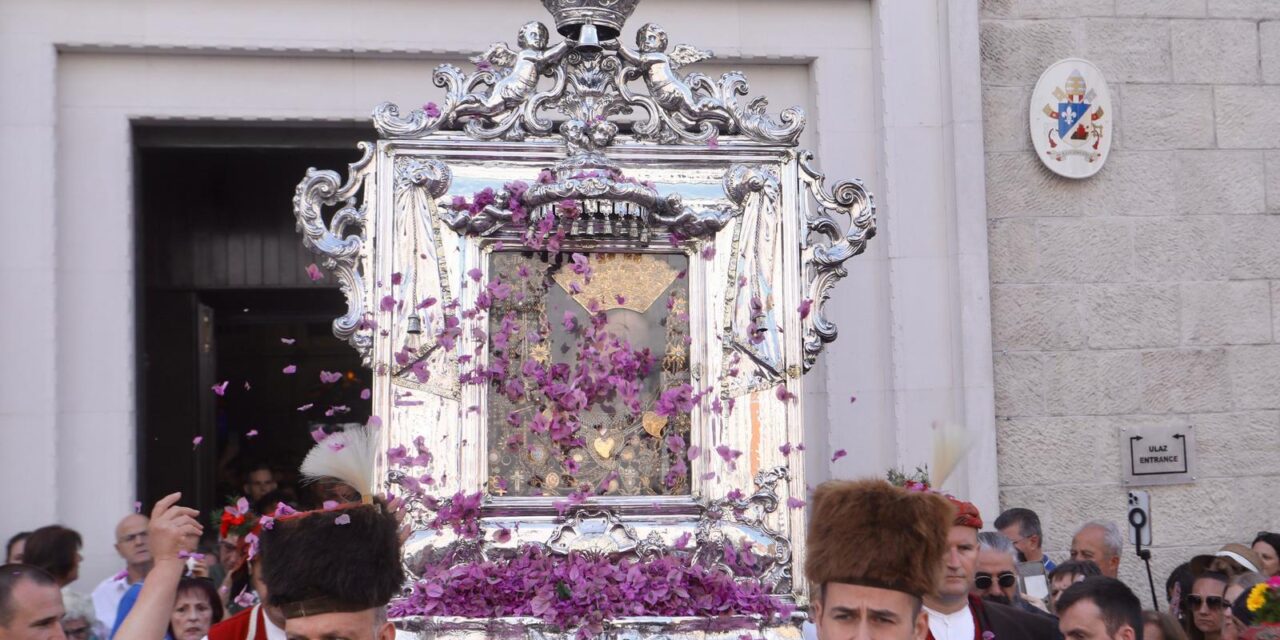 Sinj: Procesija i misa povodom blagdana Velike Gospe