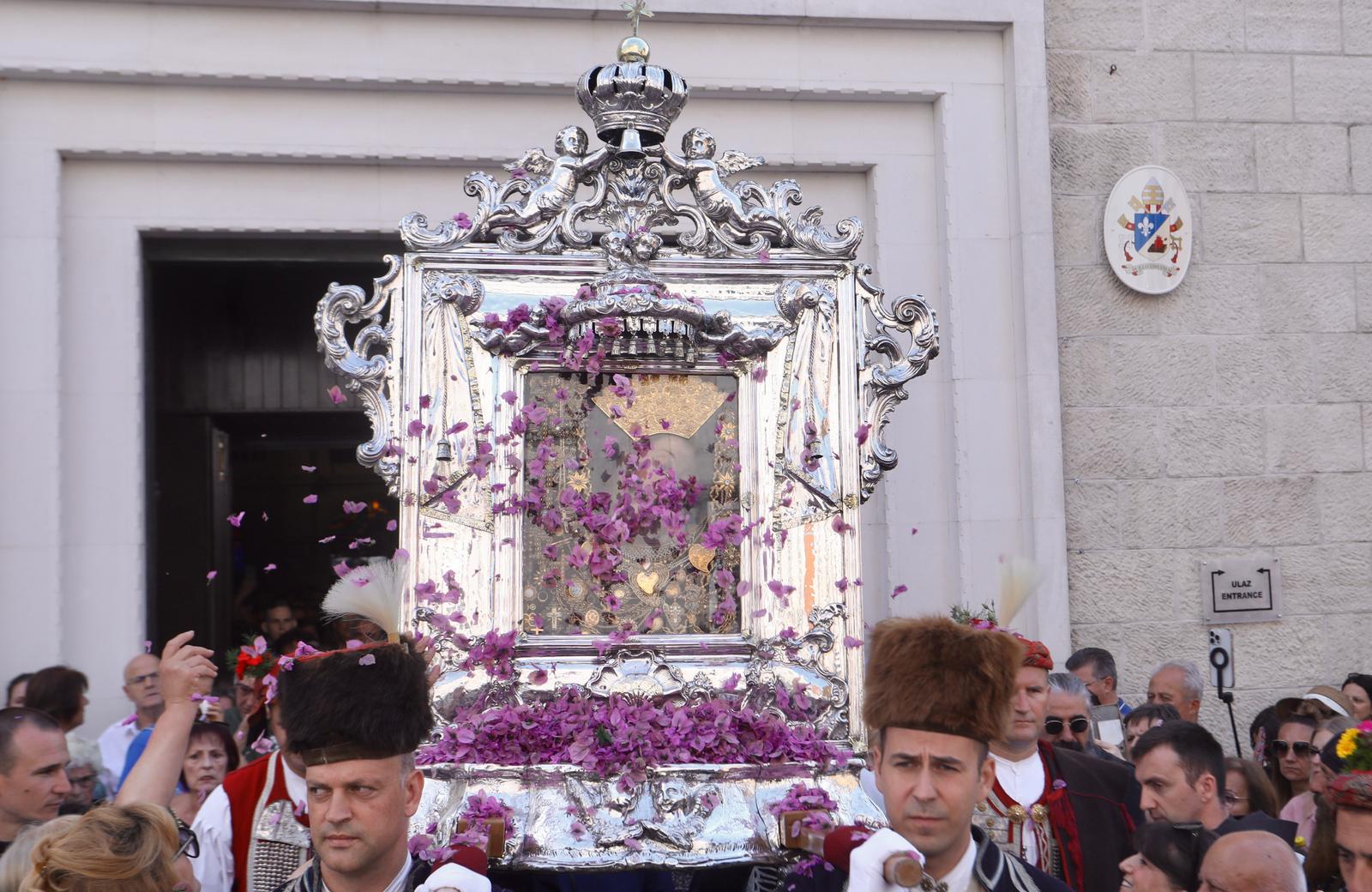 Sinj: Procesija i misa povodom blagdana Velike Gospe
