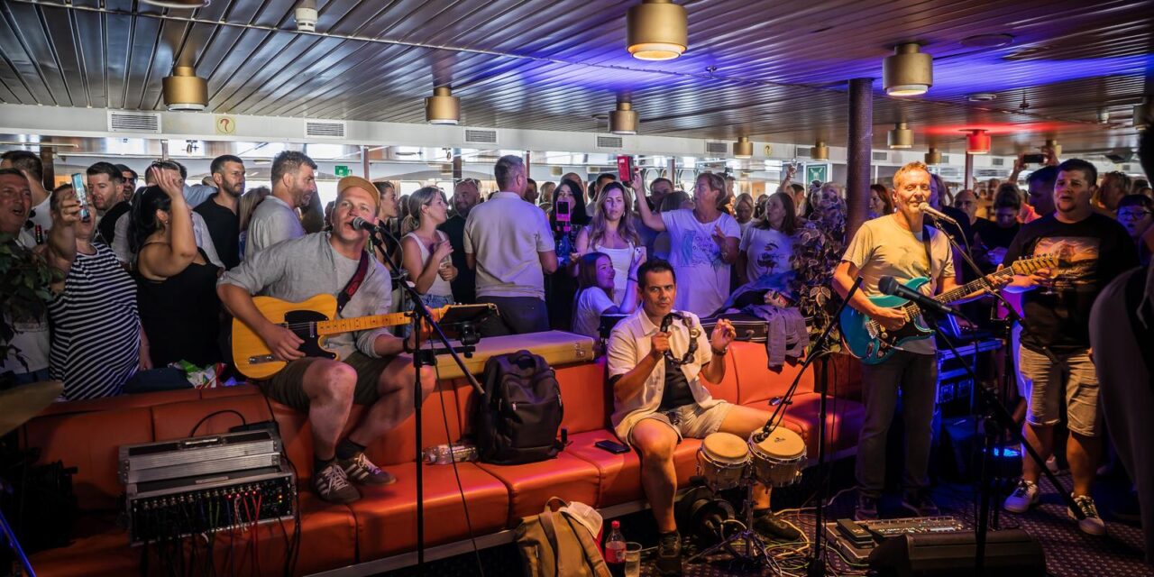 Split: Atmosfera na trajektu koji vozi na koncert Trag u beskraju