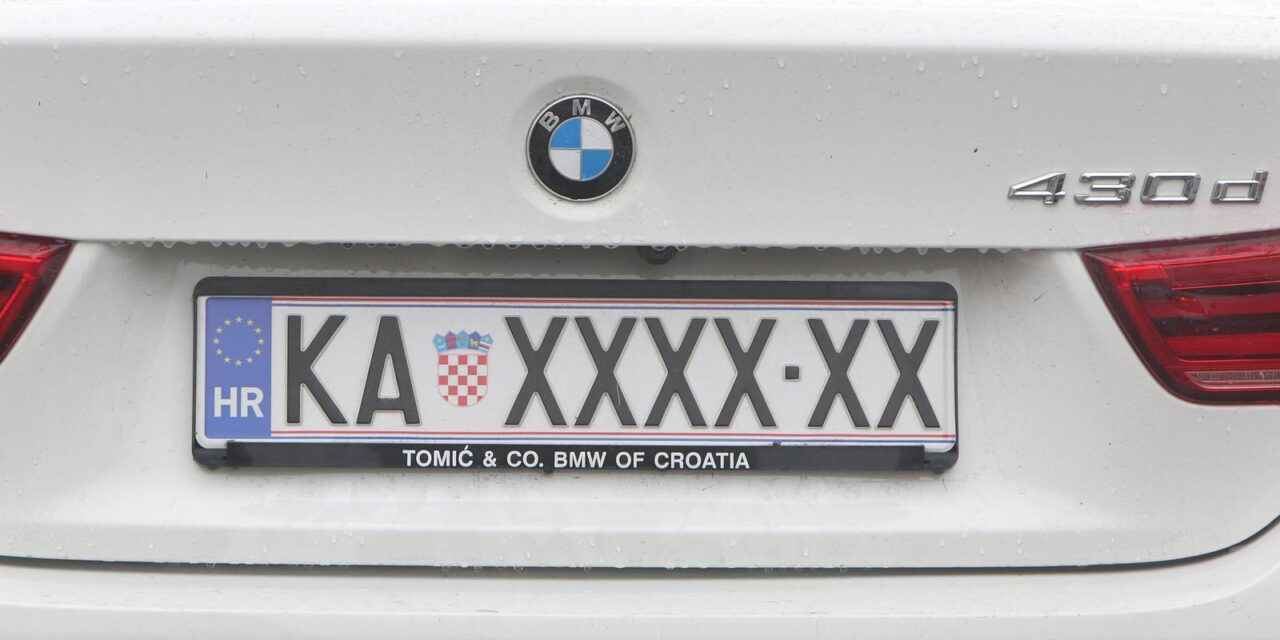 Karlovac: Neobi?na registarska oznaka na BMW-u sa �est slova “X”