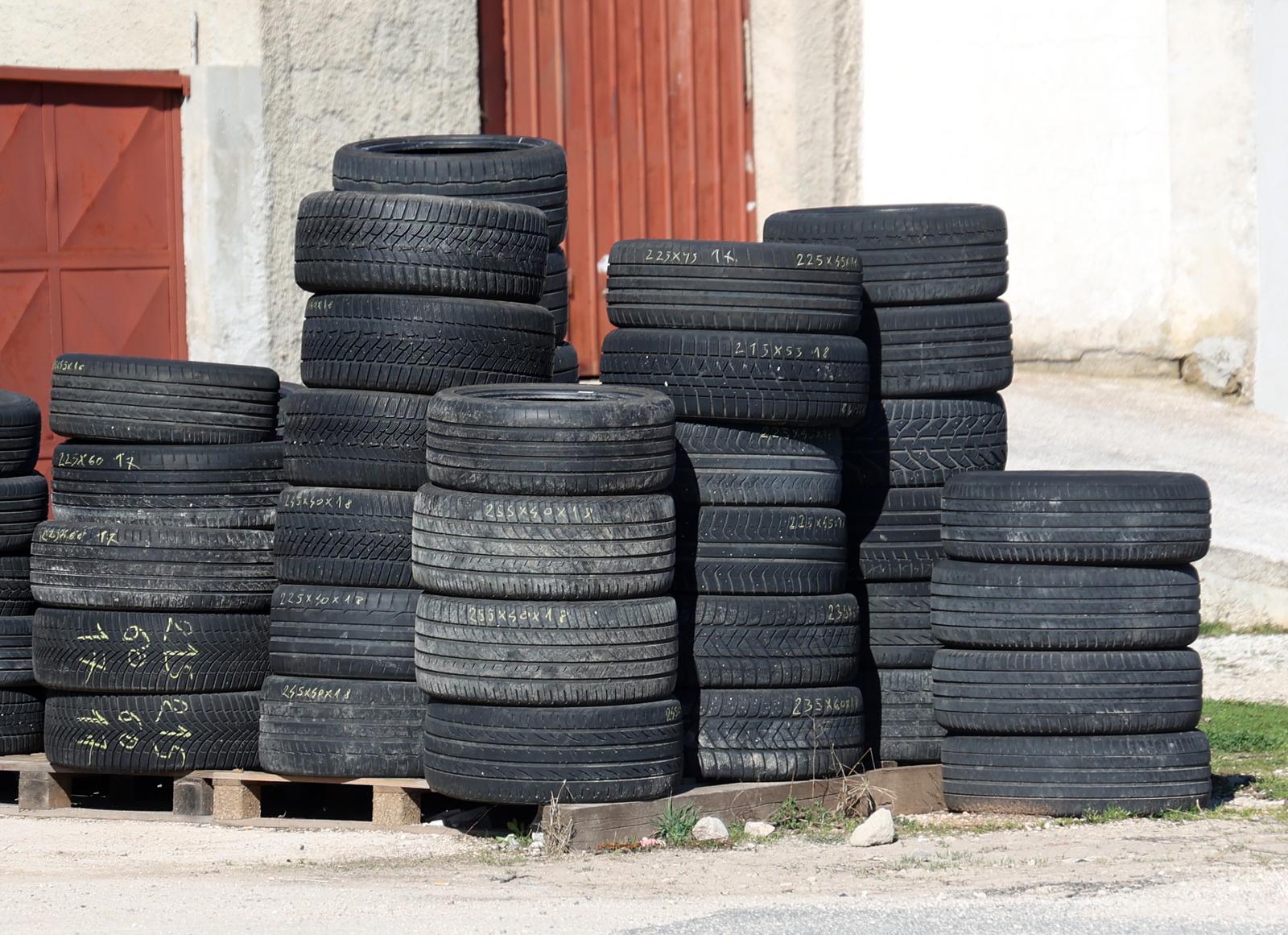 �ibenik: Automobilske gume
