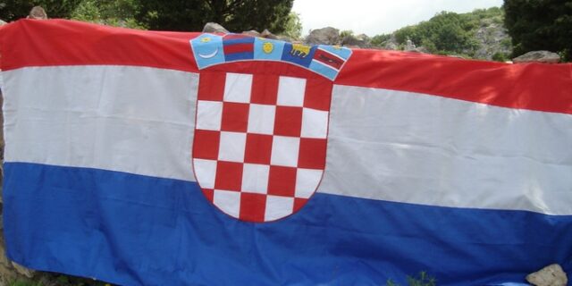 Zastava na imotskoj Topani – najava 021 portal