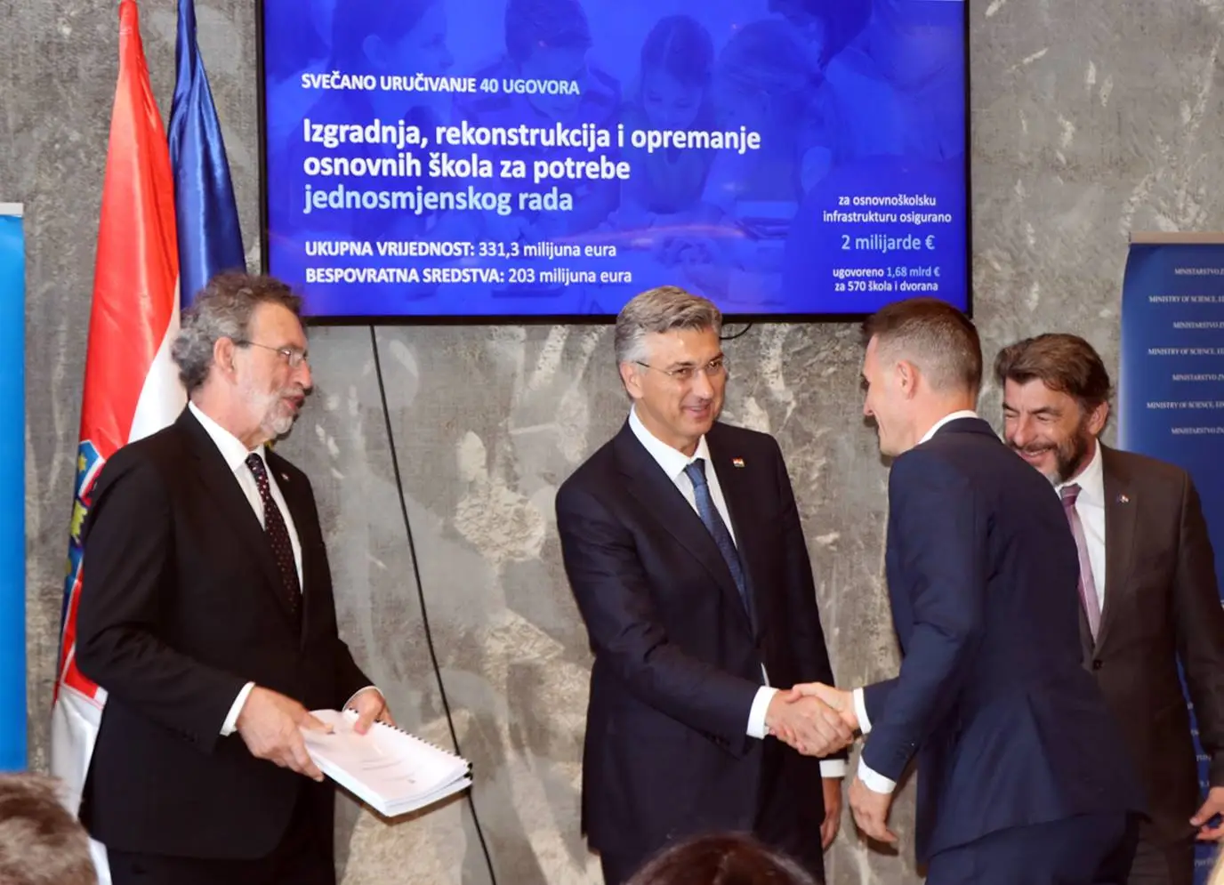 potpisivanje-ugovor-dogardnja-skola-zoran-paunovic-makarska-2