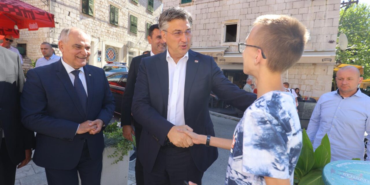 Premijer Plenković stigao je u Imotski, gdje će sudjelovati na Svečanoj sjednici