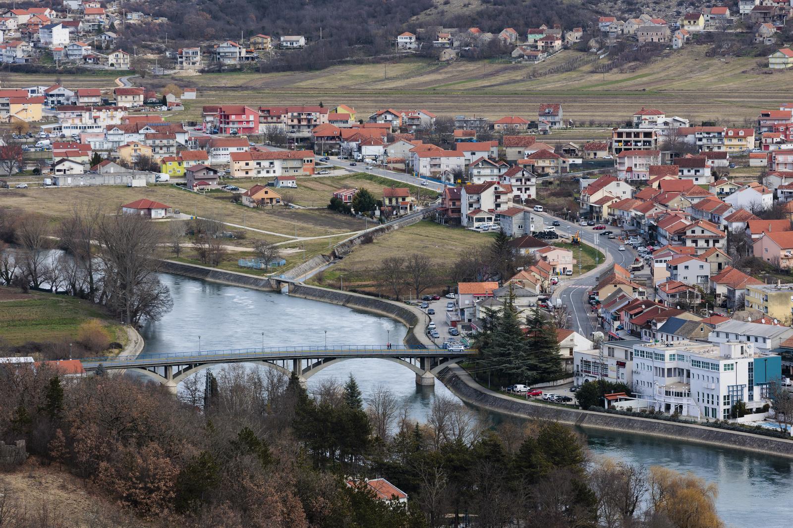 Panorama Trilja s brda Gardun