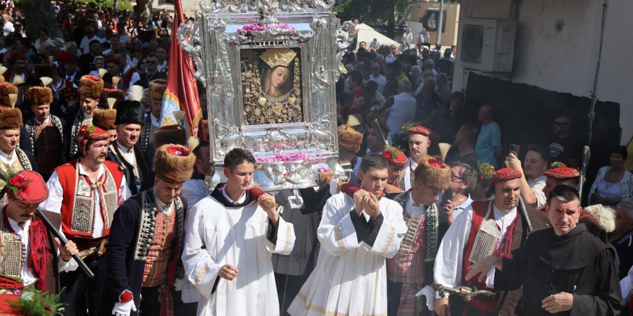 Sinj: Procesija povodom blagdana Velike Gospe
