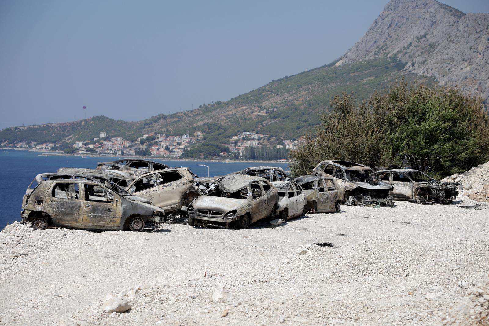 Omiš: Veliki broj izgorenih automobila u požaru