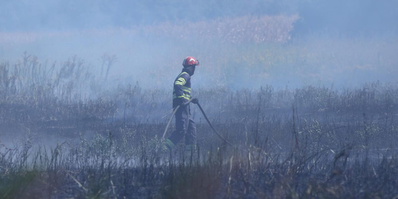 U poslijepodnevnim satima doslo je do požara na poljima u području Tvrđavice