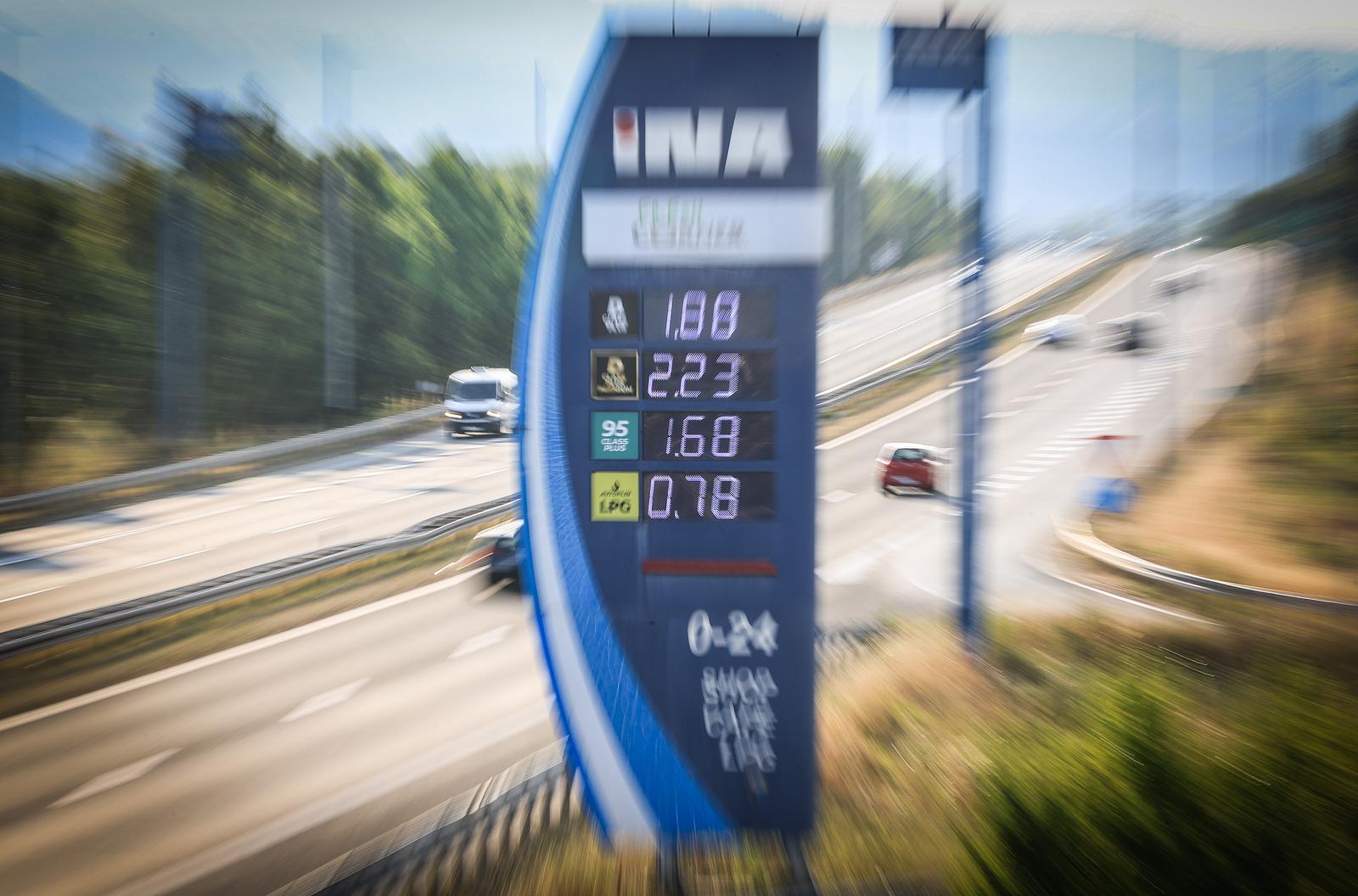 Samobor: Gužve na benzinskoj postaji Gradna uoči poskupljenja goriva