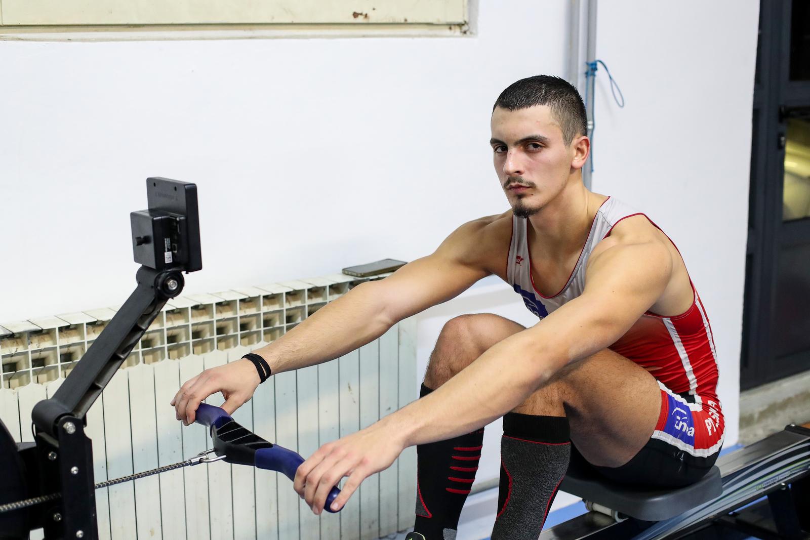 Zagreb: Veslač Ivan Talaja oborio rekord polu maratona u veslanju na simulatoru