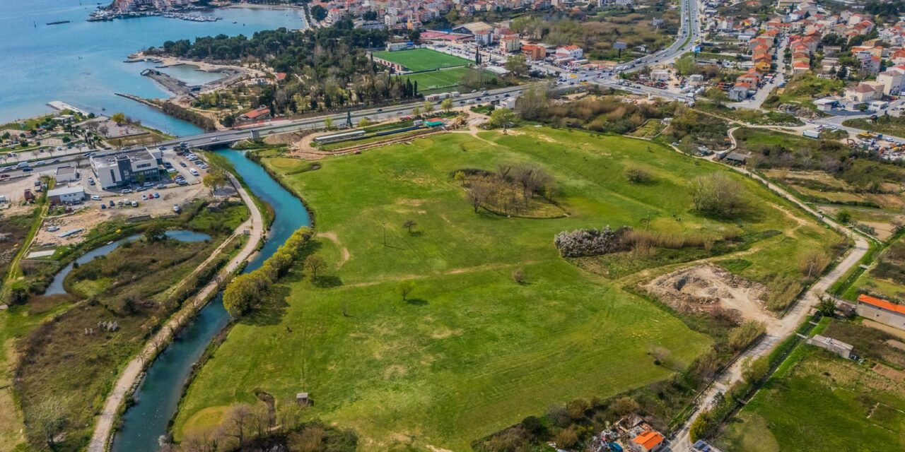 Pogled iz zraka na golf terene u Stobreču gdje će se graditi novi kamp Hajduka