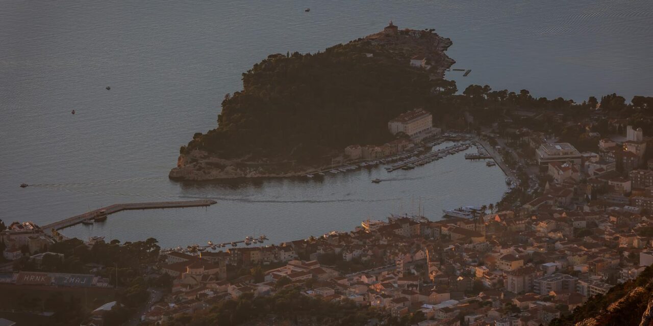 Makarska: Pogled na Makarsku sa Skywalka na Biokovu