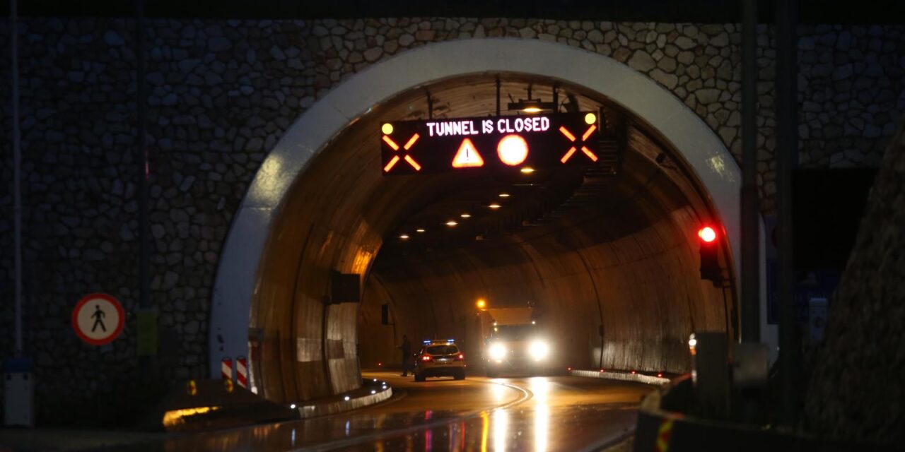 Zagvozd: Zbog prometne nesreće zatvoren tunel sv. Ilija