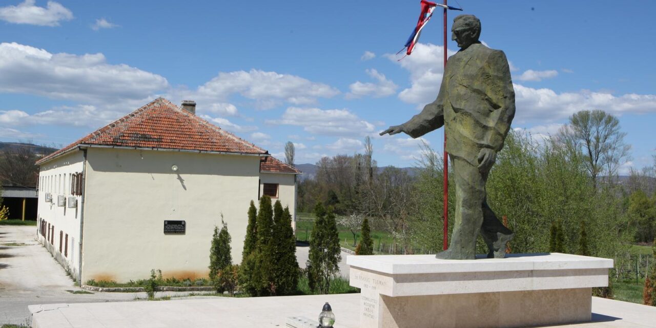 Spomenici Franji Tuđmanu na području Imotske krajine