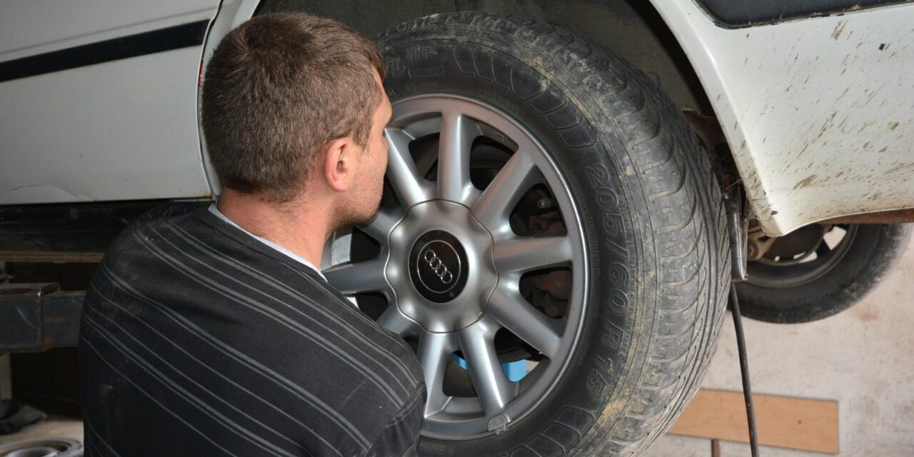 Zamjena automobilskih guma u vulkanizerskoj radionici