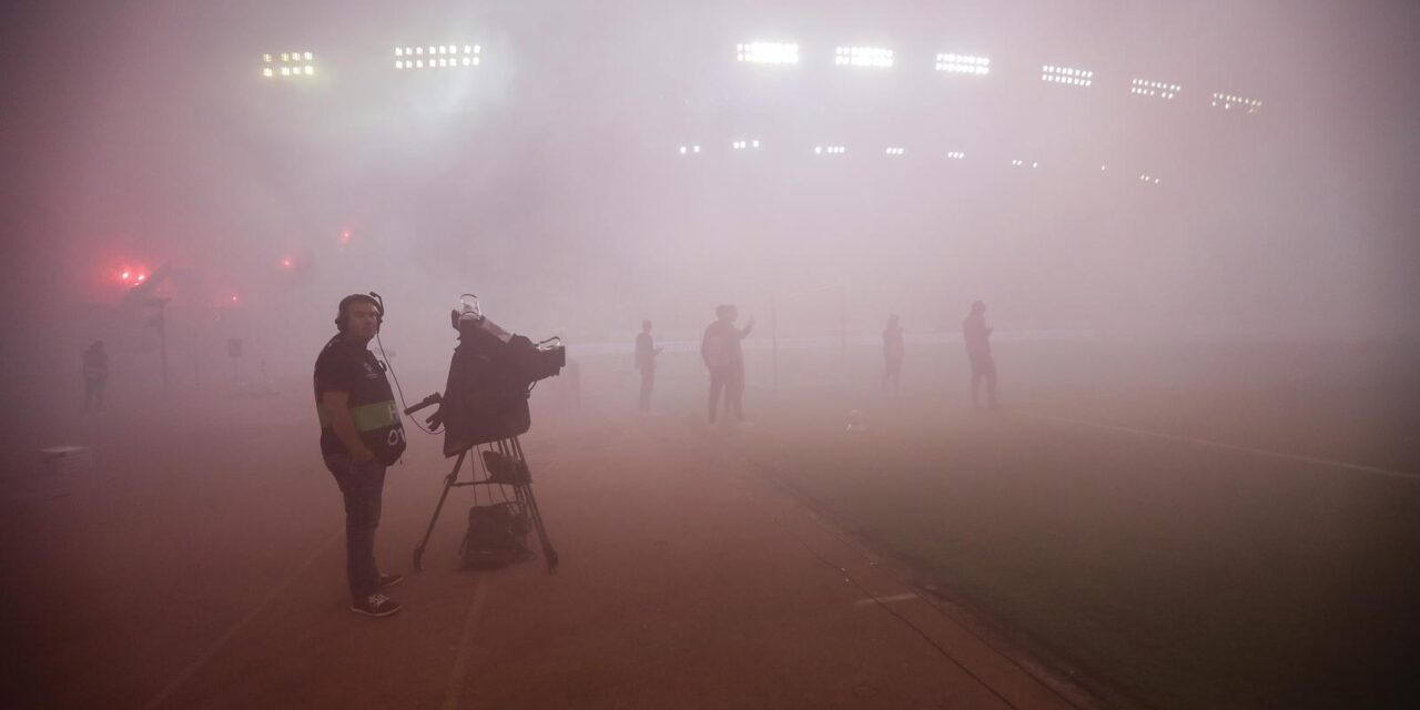 Zbog bakljade prekinuta utakmica između Hajduka i Ajaxa