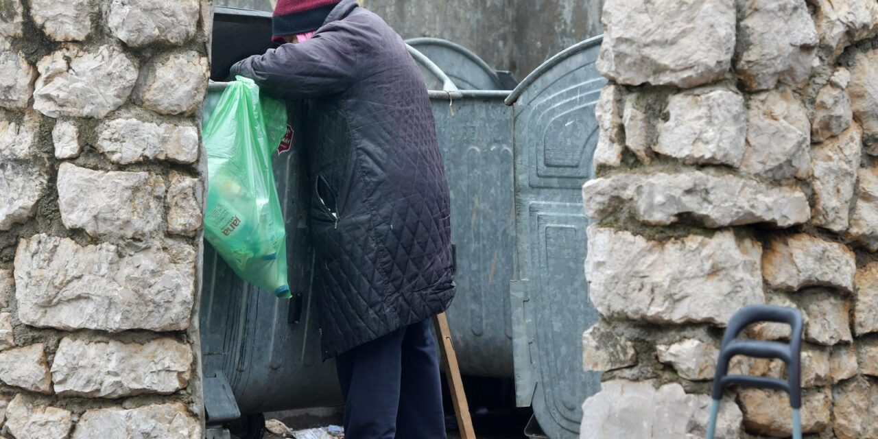 �ibenik: Potraga za pet ambala�om po kontejnerima