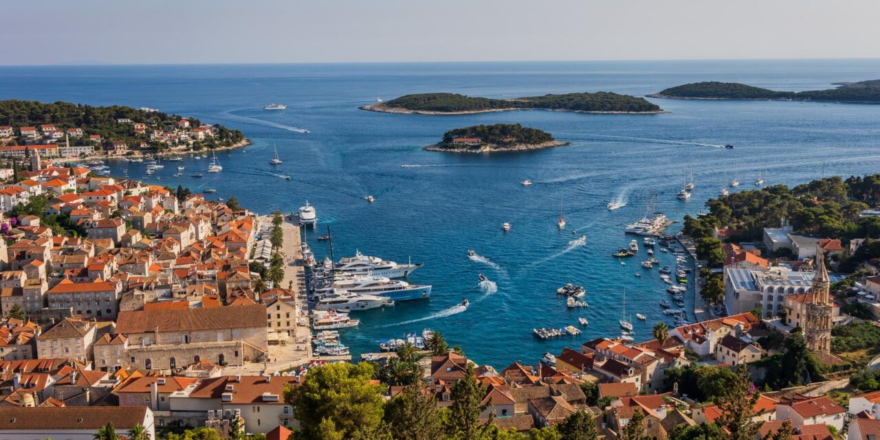 Hvar: Poslijepodnevne panorame sa tvrđave Španjola na grad Hvar i Paklene Otoke